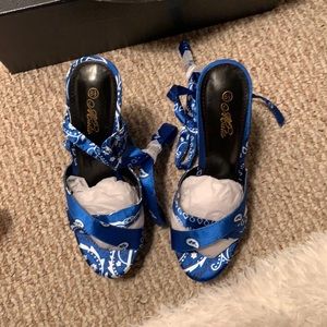 Blue bandanna heel sandal